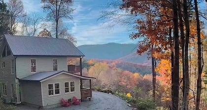 Smokey Mountain Getaway - Amazing Views - Family Friendly