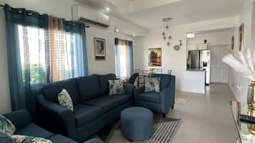 Smart TV, table tennis