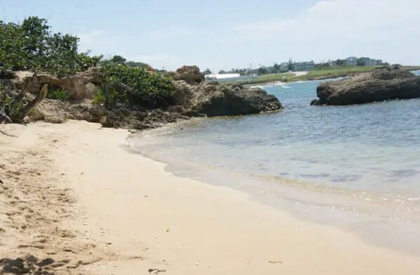 Playa en los alrededores y toallas de playa 