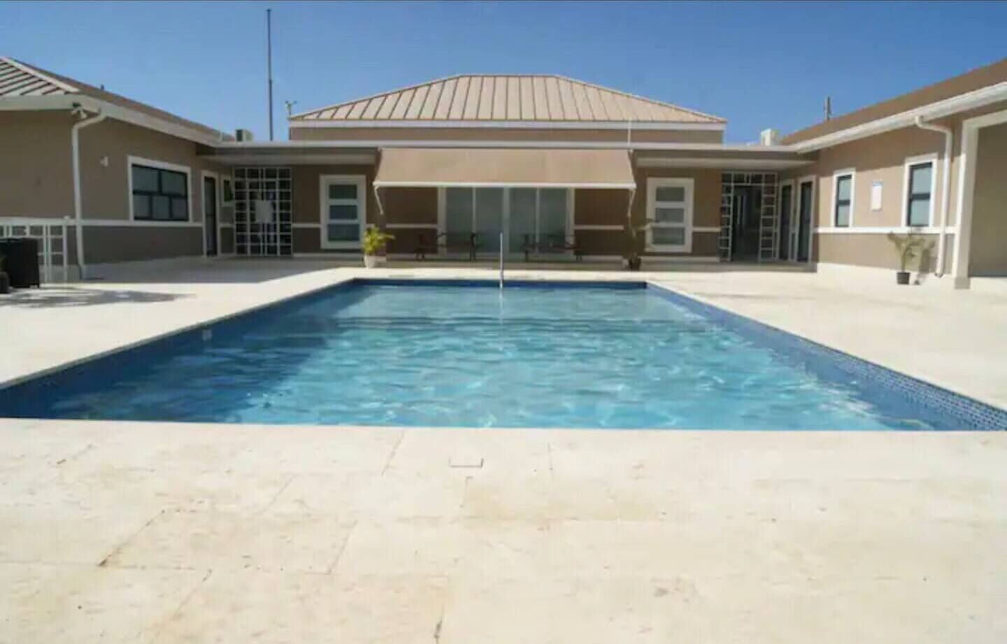 حمام سباحة
