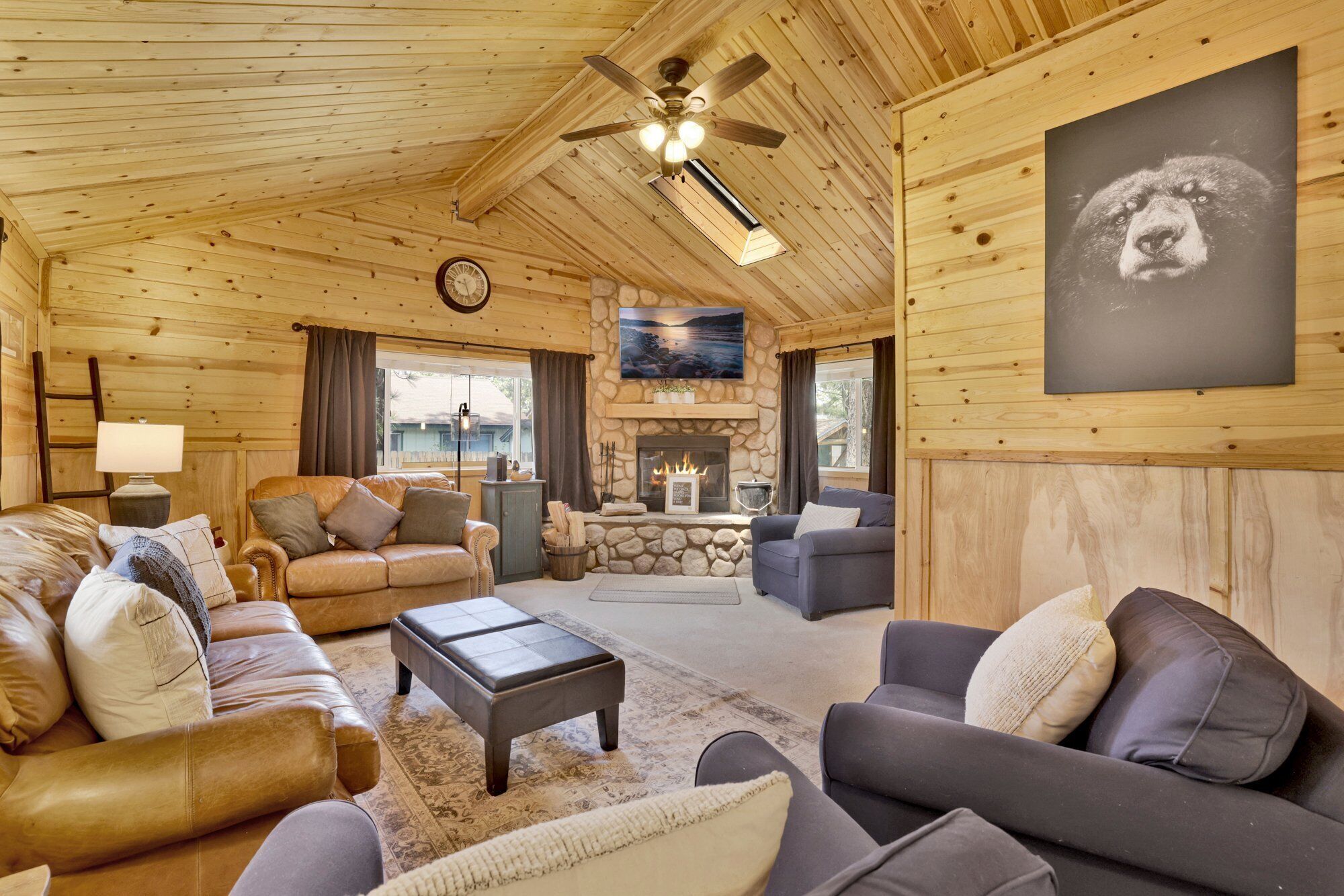 Greer's Gambrel- Relaxing Bear City Retreat- Foosball