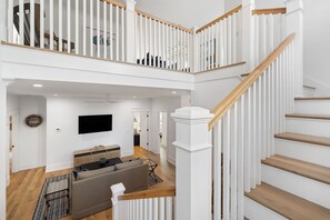 Televisión y chimenea 