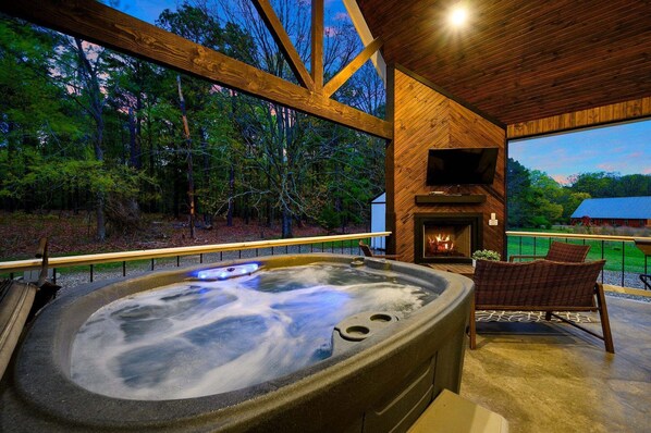 Outdoor spa tub