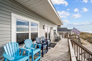 Terrace/patio - Modern Oceanfront Cottage with Direct Beach Access & Near Pier (Oak Island)