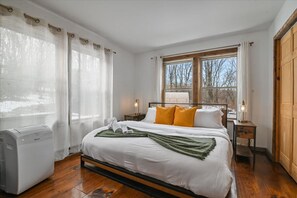 2 bedrooms, desk, iron/ironing board, free WiFi