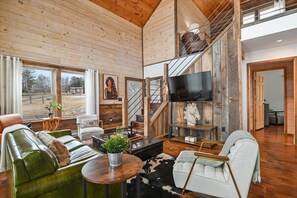 Living area - Insta-Worthy Honeymoon Cabin/10 Private Acres (sterling)