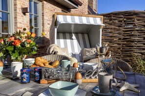 Unclassified image, 3 of 35, button