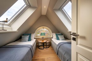 3 Schlafzimmer, Zimmersafe, Schreibtisch, Bügeleisen/Bügelbrett