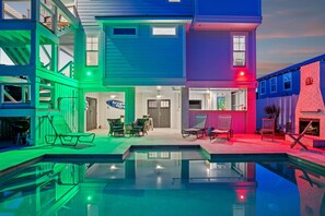 A heated pool - Luxury Retreat w/ Heated Pool & Elevator (Tybee Island)