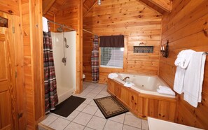 Combined shower/bathtub, jetted bath, towels