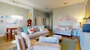 Smart TV - Outdoor Seating, Shared Heated Pool with Water Slide, Golf Cart Access (Port Aransas)