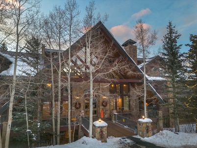 Bear Creek Lodge 207b Hotel Room by Alpine Lodging Telluride