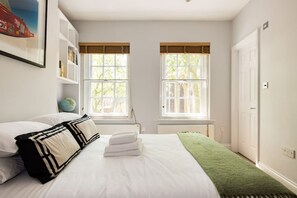 2 habitaciones, tabla de planchar con plancha, cuna de viaje y wifi 