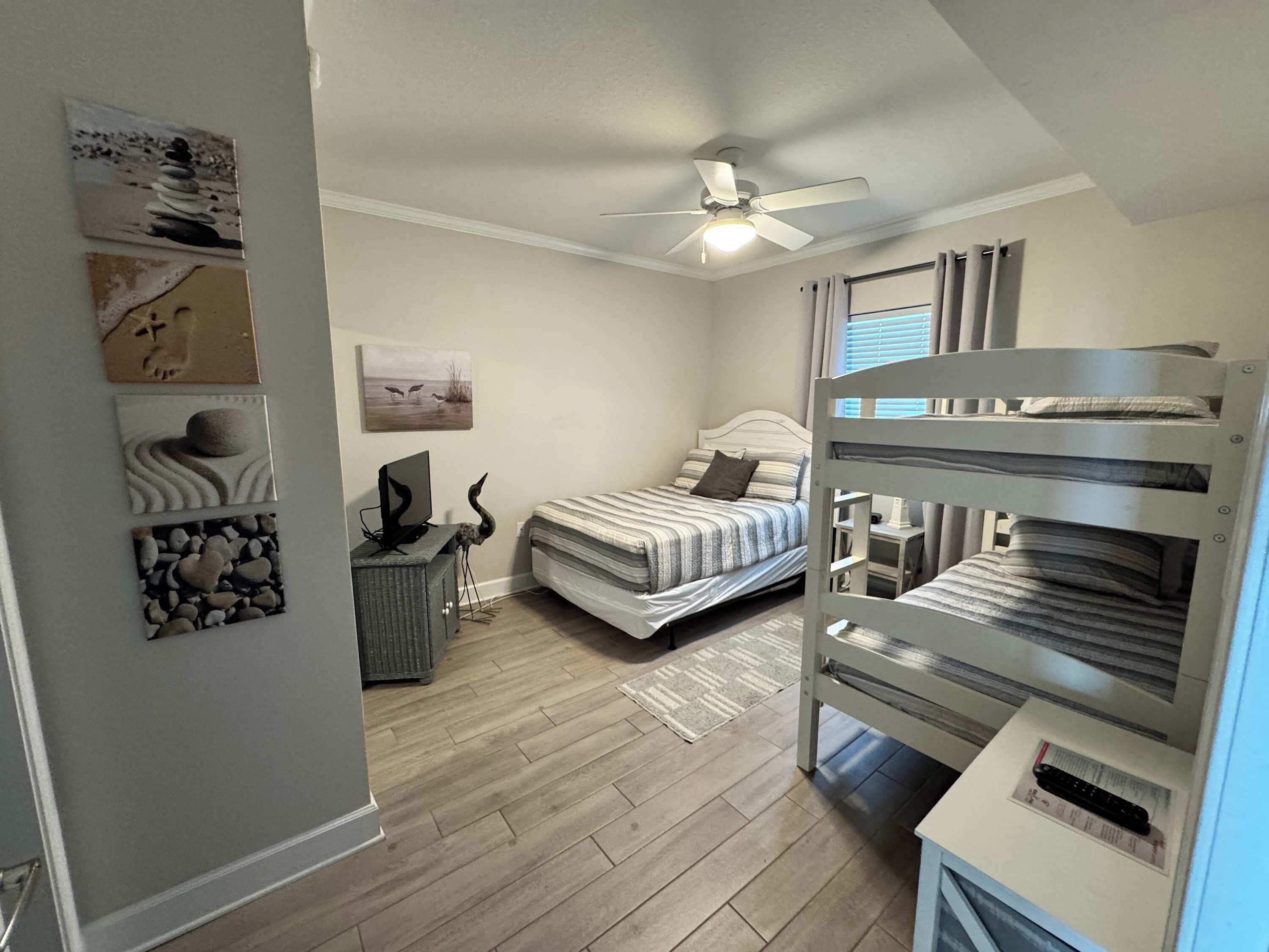2 habitaciones, tabla de planchar con plancha, wifi y ropa de cama 