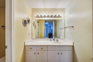 Condo, 3 quartos | Banheiro | Toalhas de banho 