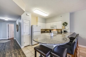 公寓客房, 3 間臥室 | 私人廚房 | 電冰箱、烤箱、咖啡機/沖茶器、烤麵包機