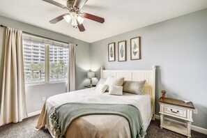 Condo, 3 Bedrooms - Shores of Panama 328 - Low Floor HUGE 3 Bedroom+Bunk Room, Reserved Parking. 3 Condo by RedAwning (Panama City Beach)