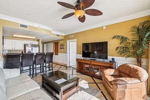 Condo, 1 Bedroom | Living area