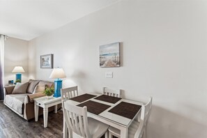 Condo, 1 phòng ngủ | Khu ăn uống