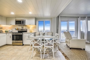 Appart'hôtel, 3 chambres | Cuisine privée | Réfrigérateur, four, cafetière/bouilloire, grille-pain