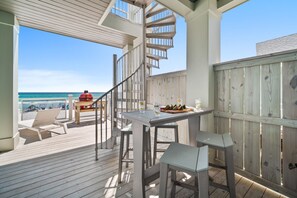 ハウス 6 ベッドルーム | 屋外ダイニングエリア