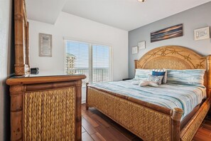 1 bedroom, free WiFi - Shores Of Panama 726 - 1bd+bunks, Sleeps 6. Sunset View! Reserved Parking Space! Free Fun! 1 Bedroom Condo by RedAwning (Panama City Beach)