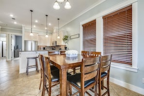 House, 4 Bedrooms | Dining