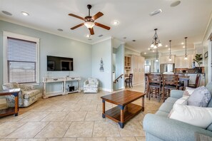 House, 4 Bedrooms | Living area - 4118 Utes Street - Lazy Beach - 4 Bedroomsleeps 13) Home by Redawning (Panama City Beach)