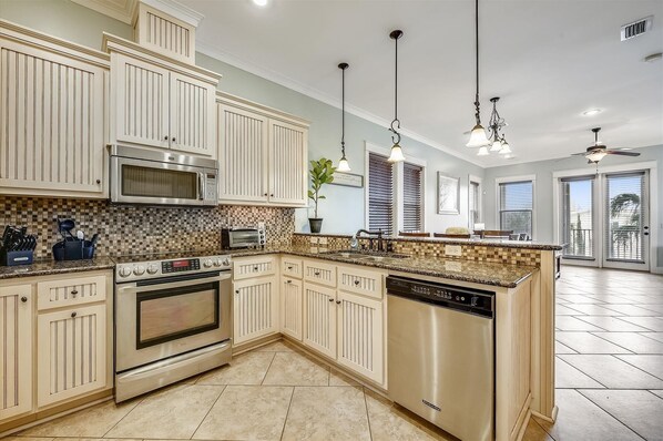 House, 4 Bedrooms | Private kitchen | Fridge, oven, coffee/tea maker, toaster