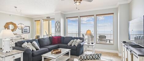 Condo, 2 habitaciones | Área de sala de estar