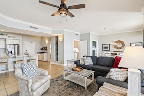 Condo, 2 Bedrooms | Living area