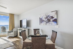 Condo, 1 Bedroom | Dining