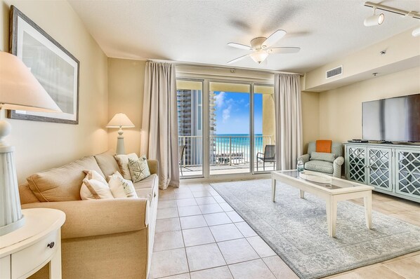 Condo, 1 Bedroom | Living area