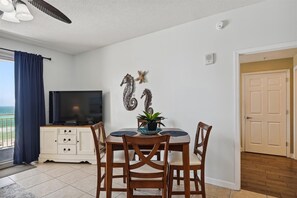 Condo, 2 Bedrooms | Dining