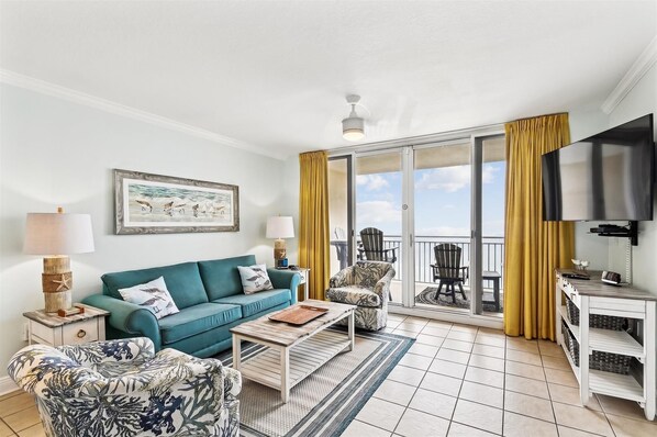 Condo, 2 Bedrooms | Living area