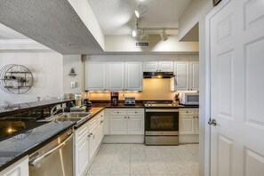 Condo, 2 Bedrooms | Private kitchen | Fridge, oven, coffee/tea maker, toaster