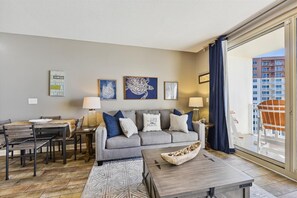 公寓客房, 1 間臥室 | 起居區 | 智慧型電視