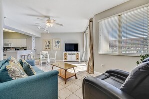 Condo, 1 Bedroom | Living area