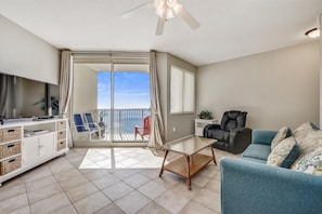 Condo, 1 chambre | Aire de séjour
