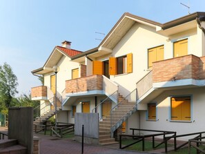 Exterior - Lovely apartment for 4 guests with A/C, WIFI, pool, TV, terrace and pets allowed (Rosolina)