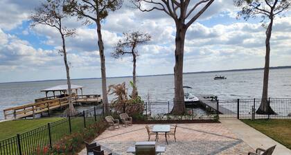 Paradise on Lake Harris Apt #101