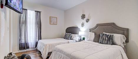 2 bedrooms, desk, iron/ironing board, WiFi