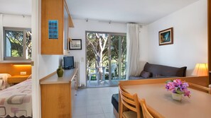 TV - Mas Vermey nº 6 - Apartment with shared swimming pool - Calella de Palafrugell (Calella de Palafrugell)