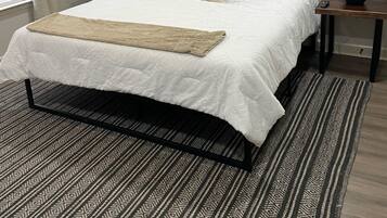 4 Schlafzimmer, Schreibtisch, Bügeleisen/Bügelbrett, Reisekinderbett