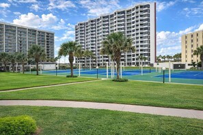 Appartement, 2 chambres | Terrain de sport