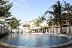Outdoor pool - 8008 Hotel (Phnom Penh)