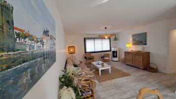 Télévision, cheminée