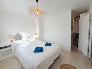 4 bedrooms, iron/ironing board, free WiFi