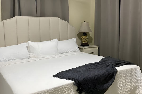 Decoración personalizada, wifi gratis y ropa de cama