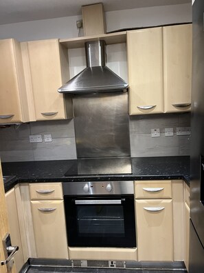 Kühlschrank, Mikrowelle, Ofen